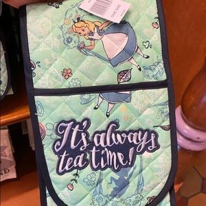 NWT Disney Parks Epcot UK Alice in Wonderland Pot Holder